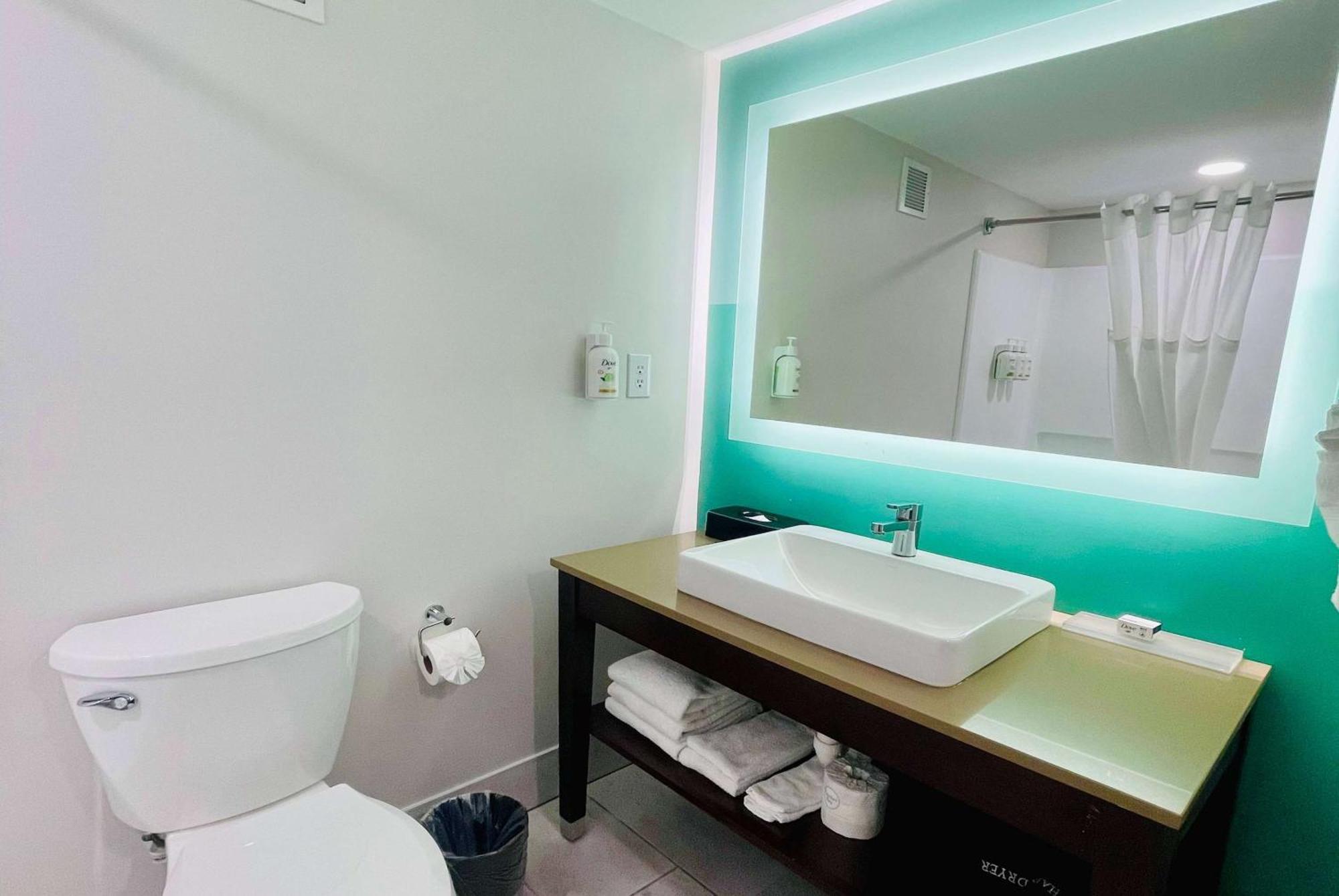 Wingate By Wyndham Matthews, Nc Hotel Екстериор снимка
