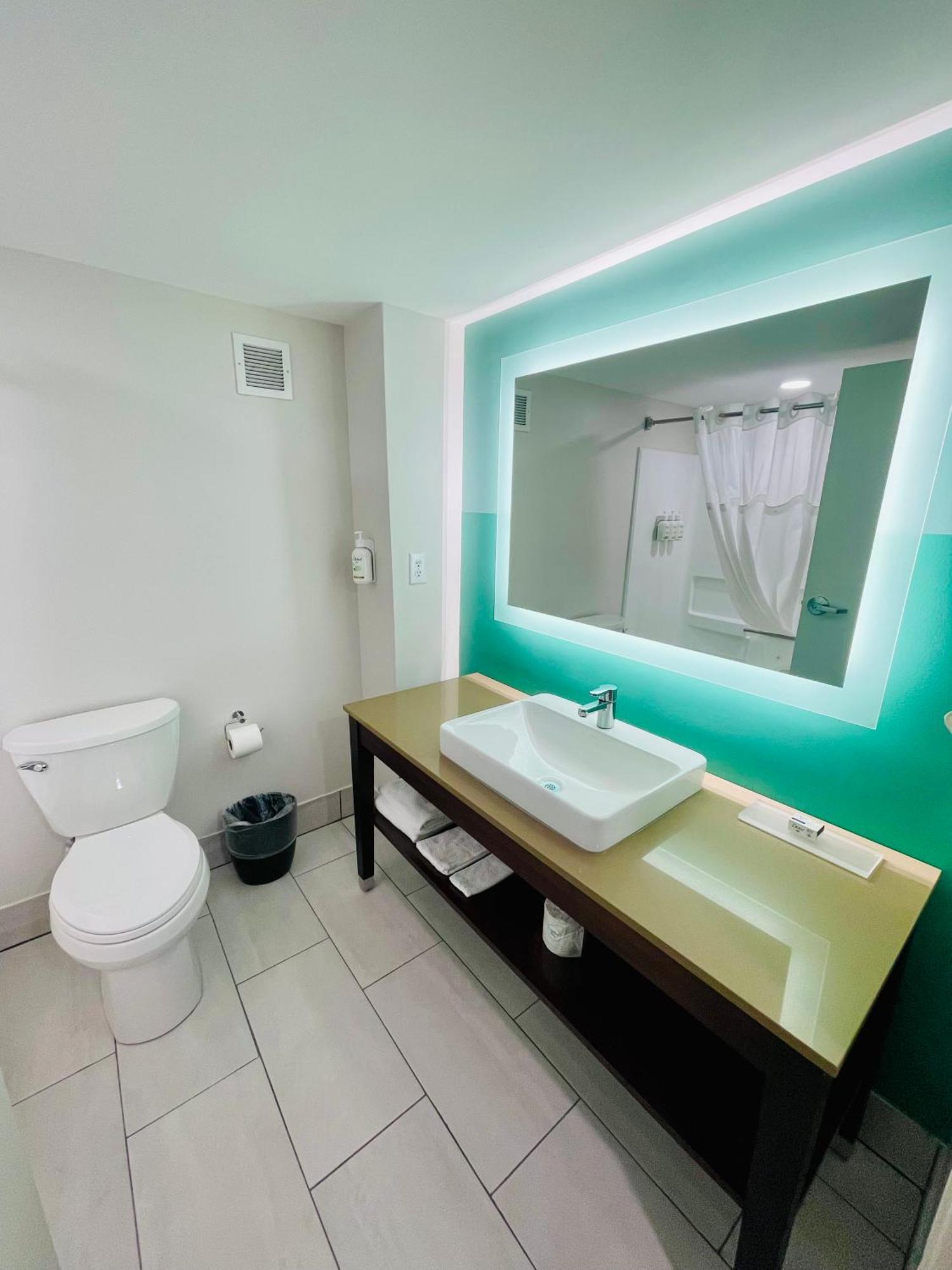 Wingate By Wyndham Matthews, Nc Hotel Екстериор снимка
