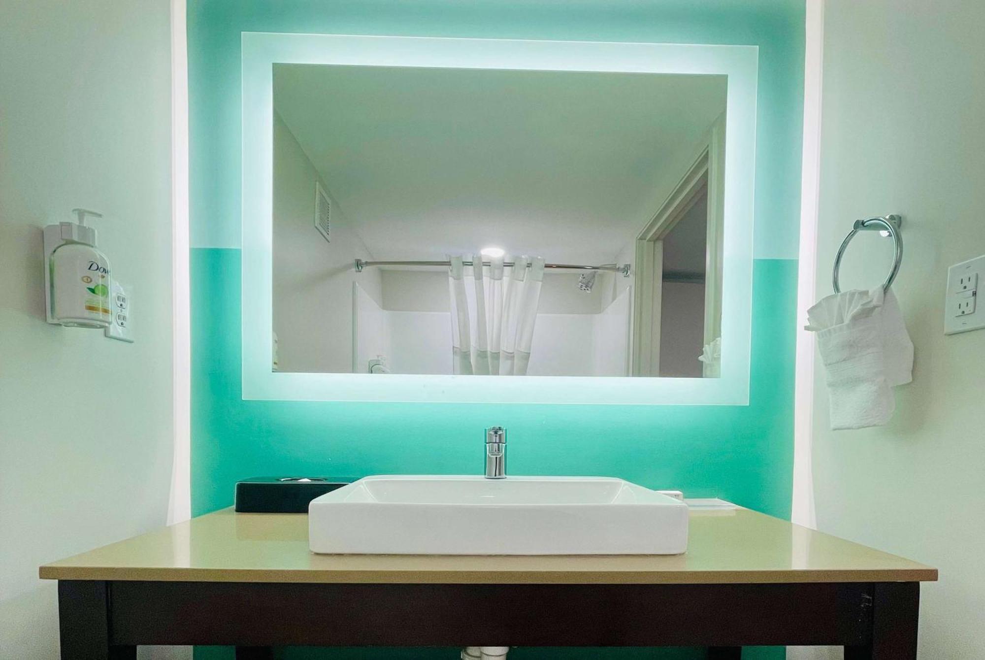 Wingate By Wyndham Matthews, Nc Hotel Екстериор снимка